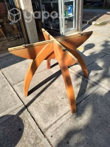 Mesa de madera noble