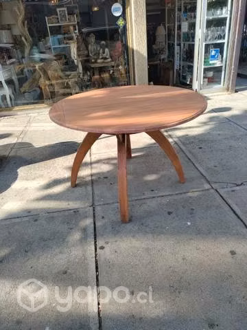 Mesa de madera noble