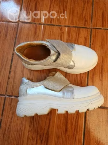 Zapatillas blancas de cuero