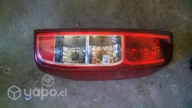 Farol trasero derecho nissan navara 2014