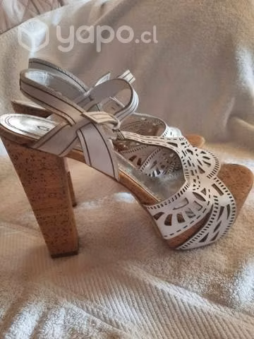 Zapatos taco GUESS