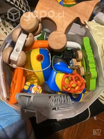 Ropa de niño y juguetes