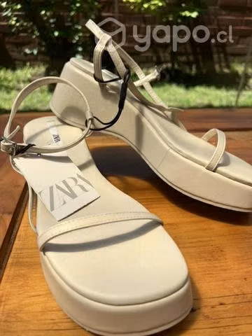 Sandalias marca Zara