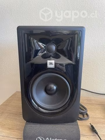 Parlantes de estudio JBL 3 MKII + Interfaz