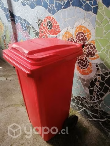 Basurero 120 litros, color rojo excelente estado