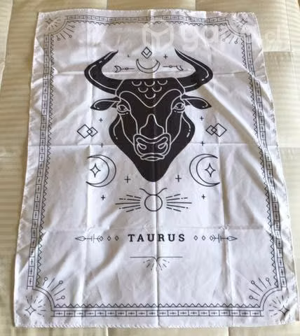 Paño de Decoración - Zodiaco Tauro Nuevo 95 x 75cm