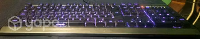 Teclado mecánico RGB impecable - Imagen 4