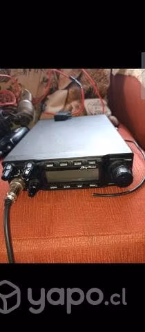 Radio anytone 6666 con antena sirio 5000 parlante