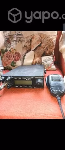 Radio anytone 6666 con antena sirio 5000 parlante