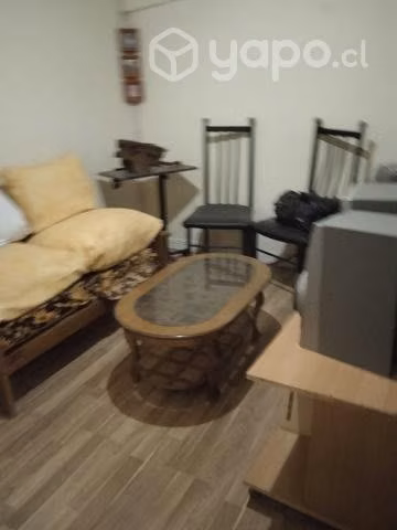 Máquina oberlok y muebles