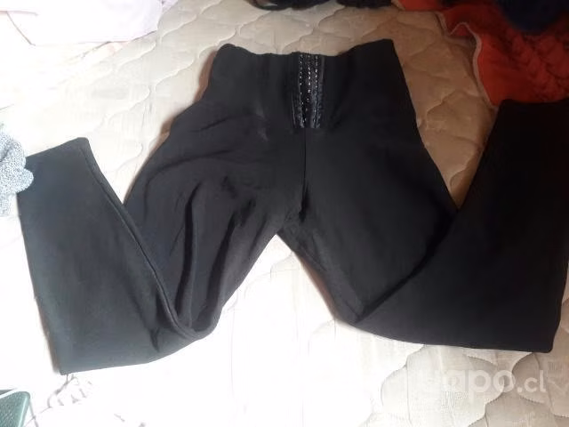 Ropa de mujer y zapatila - Imagen 2