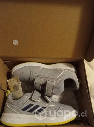 Zapatillas nuevas Adidas unisex talla 26