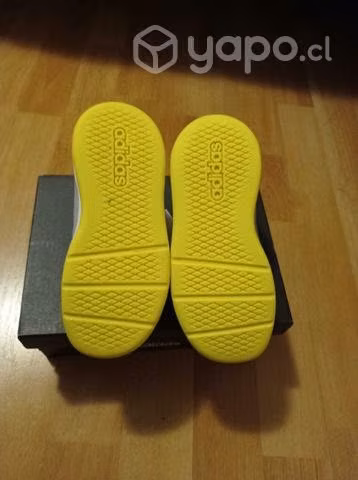 Zapatillas nuevas Adidas unisex talla 26