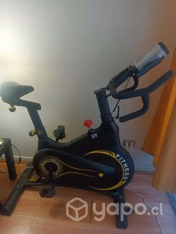 Bicicleta estática para ejercicio. STK