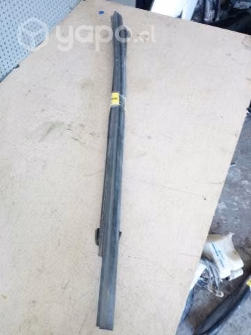 Moldura lame vidrio puerta trasera izq Ford Ranger
