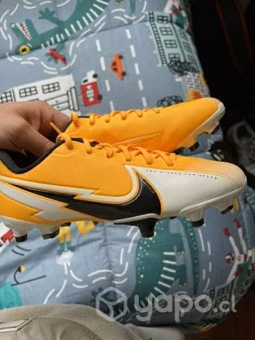 Zapato de fútbol de niño