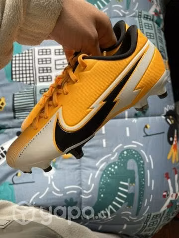 Zapato de fútbol de niño