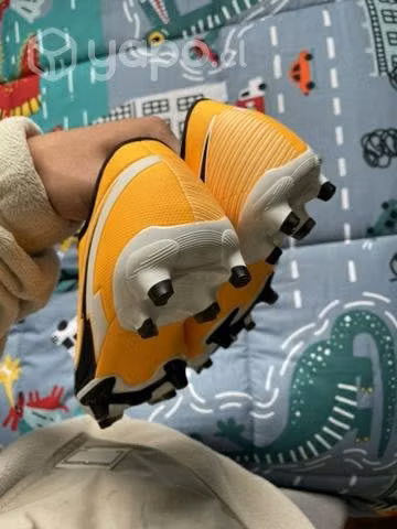 Zapato de fútbol de niño
