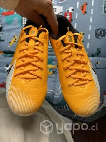 Zapato de fútbol de niño