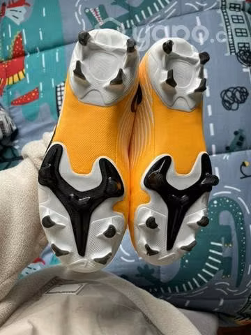 Zapato de fútbol de niño