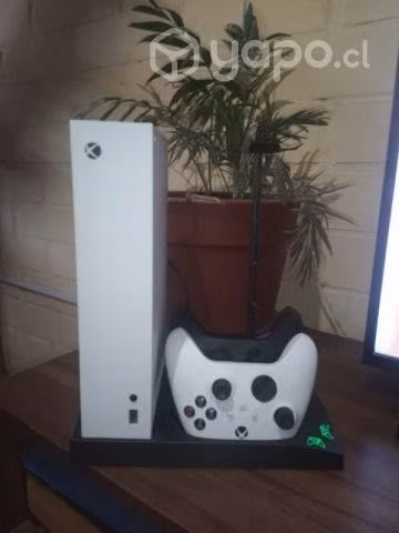 Xbox series S + 2 joysticks, + estacion de carga