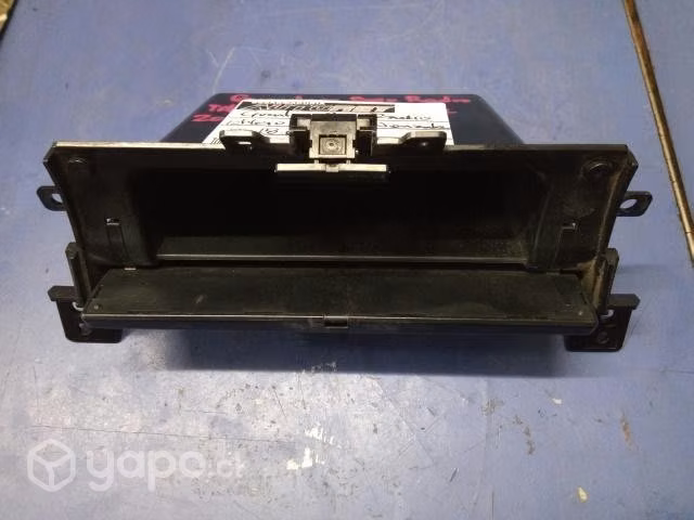 Guantera bajo radio tablero Suzuki Grand Nomade 20