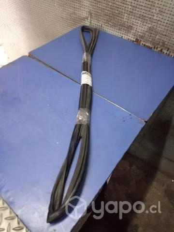 Goma vidrio puerta delantera derecha Suzuki Grand