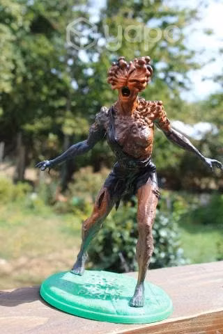 Figura de the last of us chasqueador