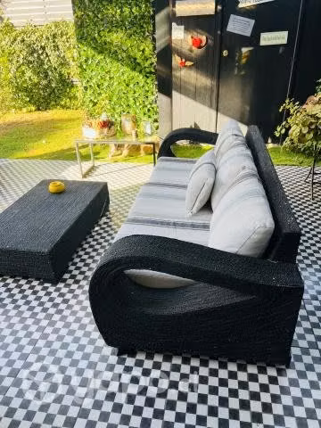 Sillón y mesa de terraza (Ratan natural pintado)