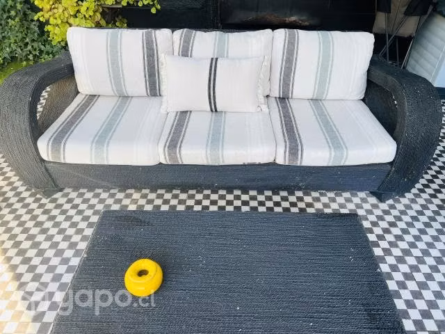Sillón y mesa de terraza (Ratan natural pintado)