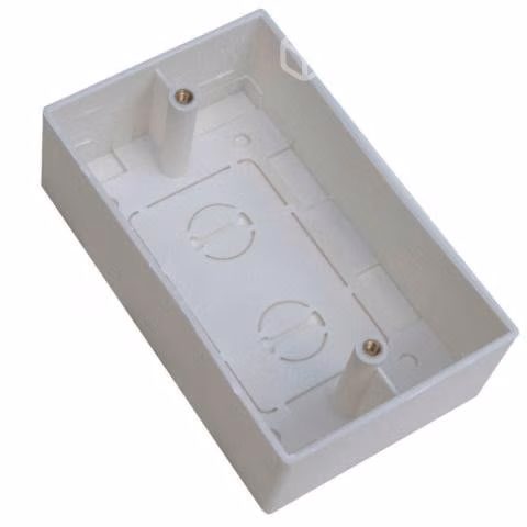 Caja chuki a muro, blanca. 112 x 68 x 38 mm