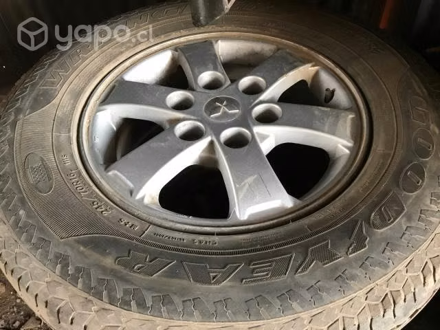 Llanta de aluminio con neum (497) 24570R16 L200