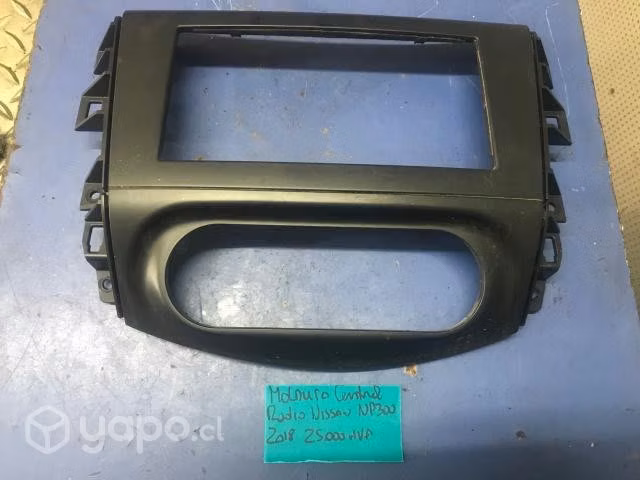 Moldura central radio tablero Nissan NP300