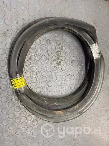 Goma contorno pilar puerta delantera izquierda Suz