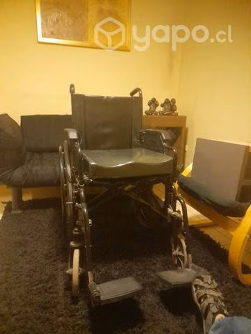 silla de rueda y colchón antiescaras