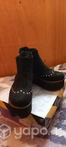 Botines color negro talla 38