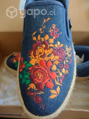 Zapatillas de Mezclilla Bordadas con Plataforma - Imagen 4