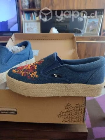 Zapatillas de Mezclilla Bordadas con Plataforma - Imagen 2