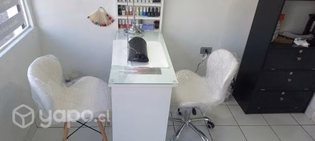 Sillas de barbería y lavapelos