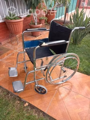 Silla de ruedas en buenas condiciones de aluminio