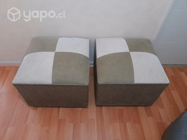 Living, mesa de centro y puffs