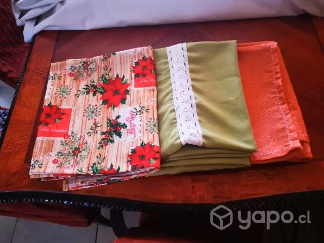 Mesa con 6 sillas y 2 sitial