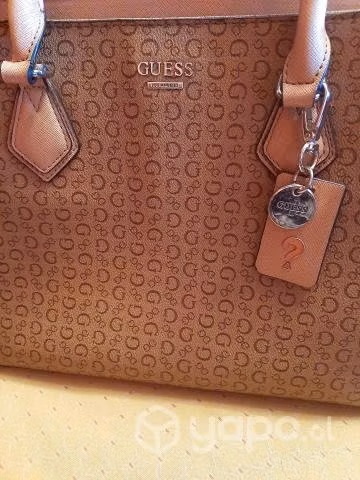 Cartera Guess made in Cambodia