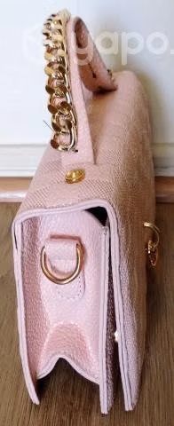 Cartera Rosada Con Cadena Dorada - Imagen 2