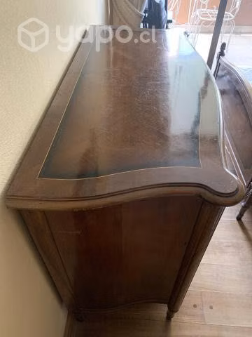 Comoda antigua de madera, con cinco cajones