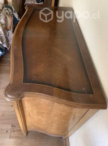 Comoda antigua de madera, con cinco cajones