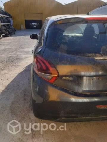 Foco trasero izquierdo peugeot 208 usado