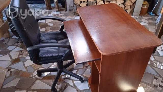 Escritorio pequeño + silla