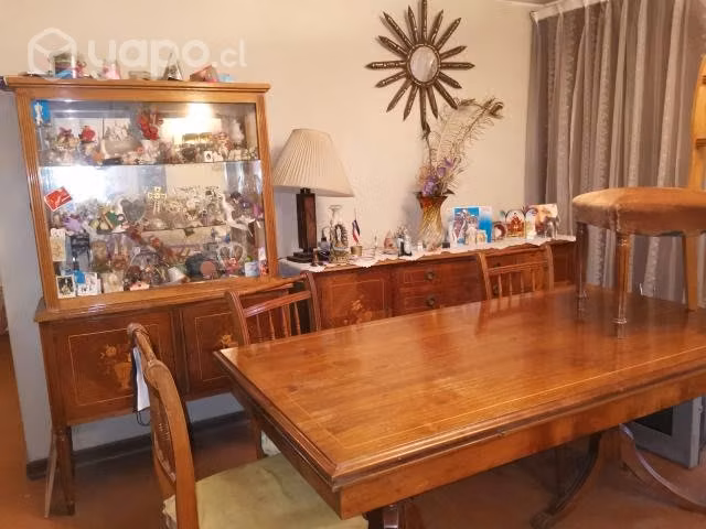 Comedor extendible con 6 silla, biffet y vitrina