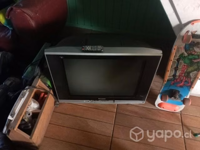 TV y máquina de soldar